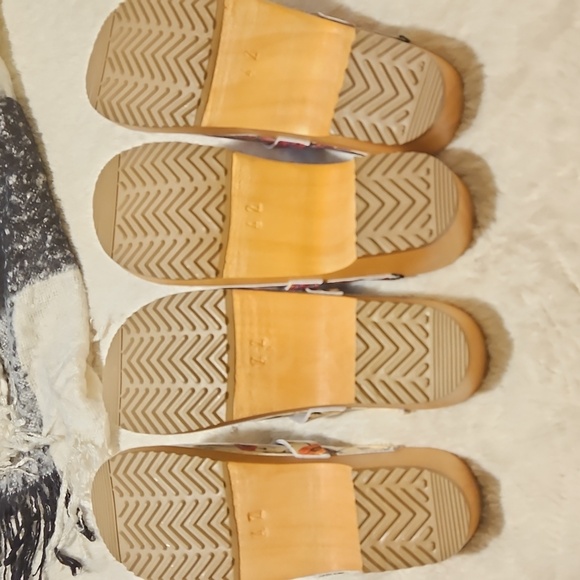 Floral Patterned Women's Clogs - Picture 10 of 10